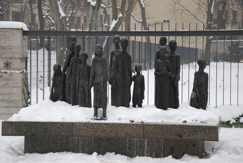 אנדרטת הזכרון.jpg