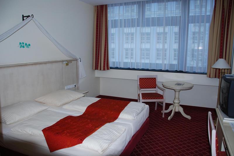 החדר במלון שאטו.jpg