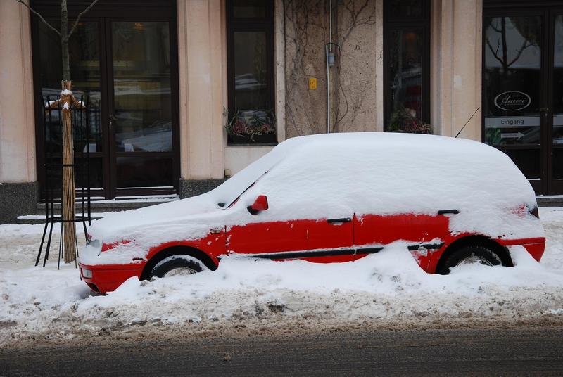 מכונית קבורה בשלג.jpg