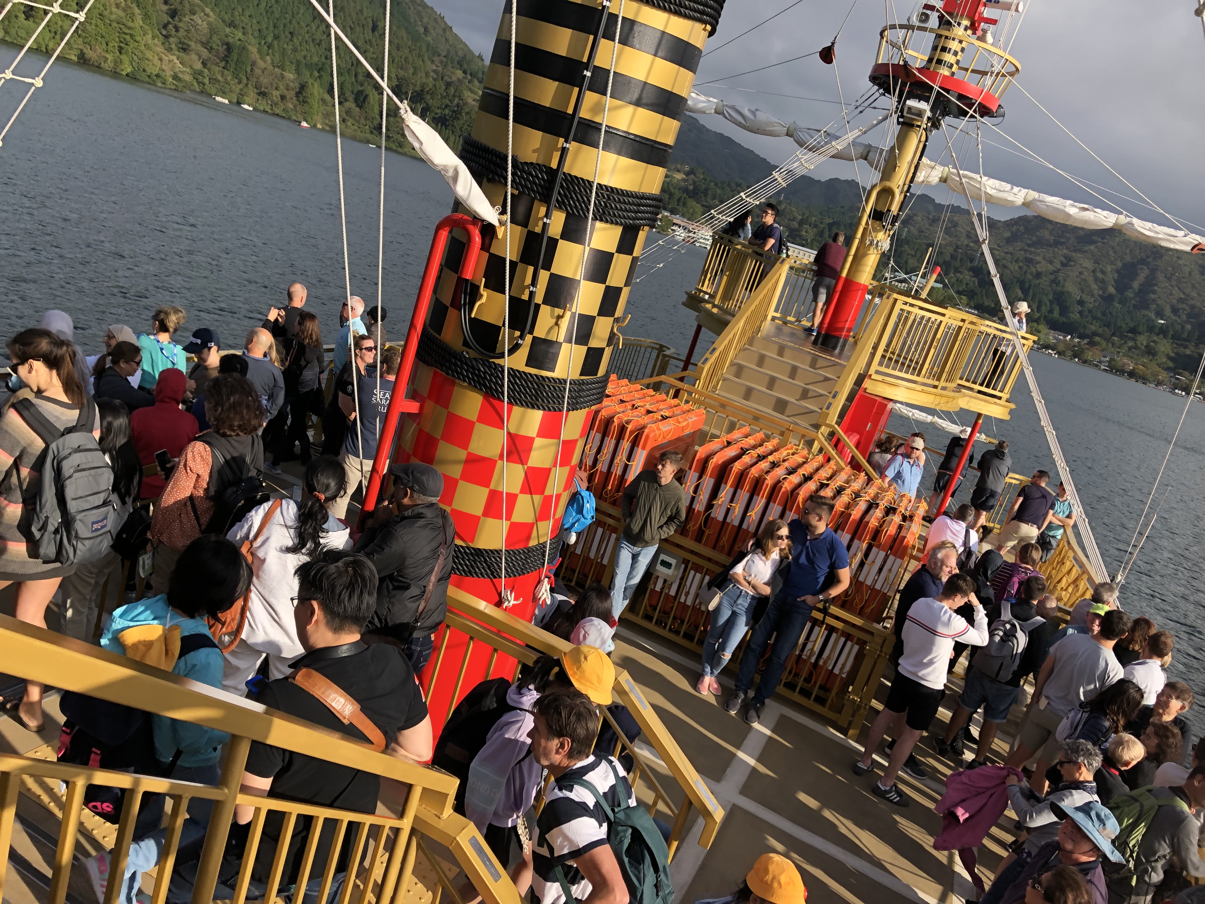 צפוף על הסיפון