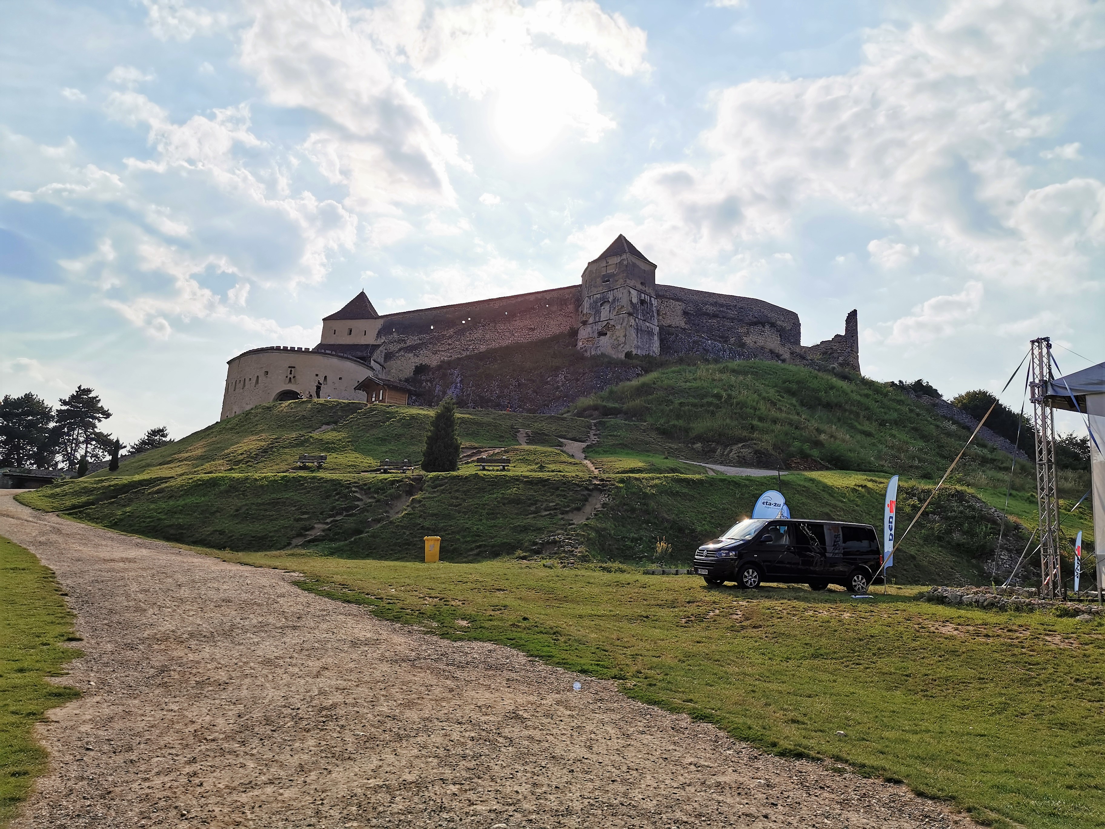 מקרוב המצודה